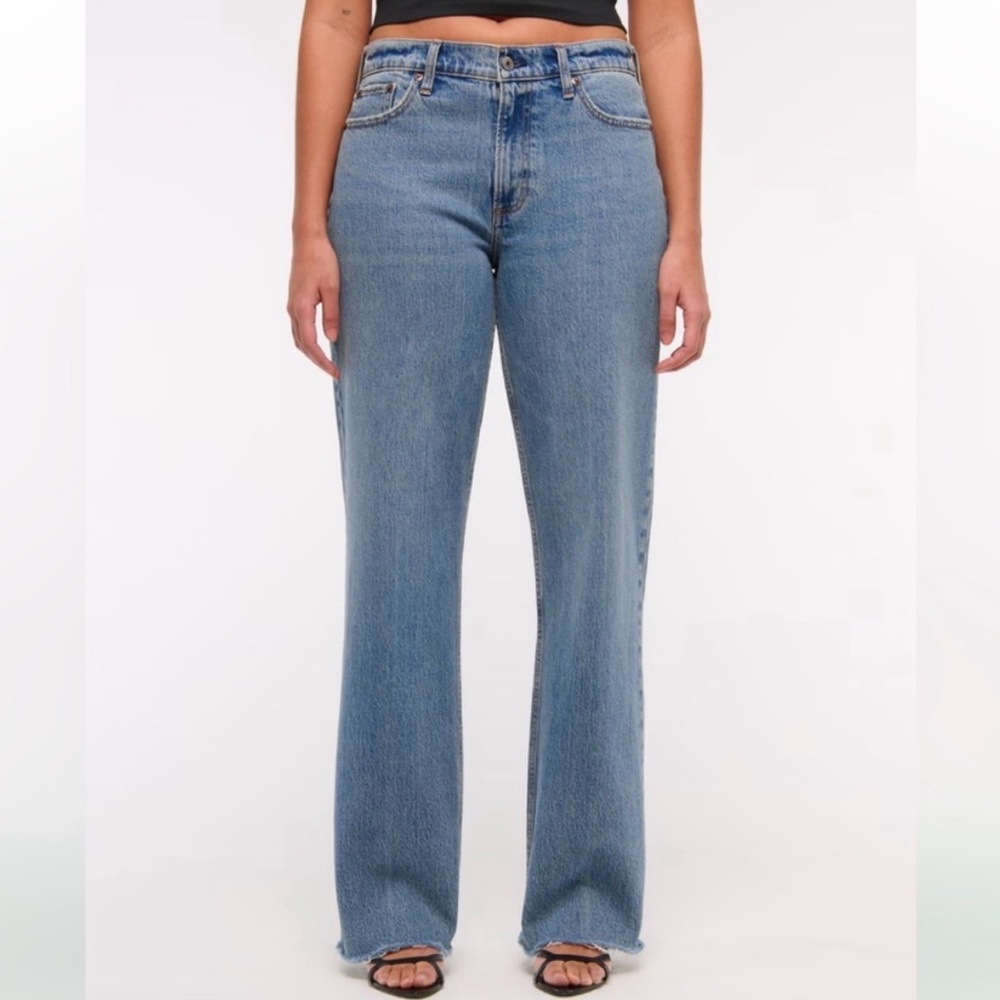 Abercrombie Low Baggy Curve Love Short Medium Jeans, Size 32